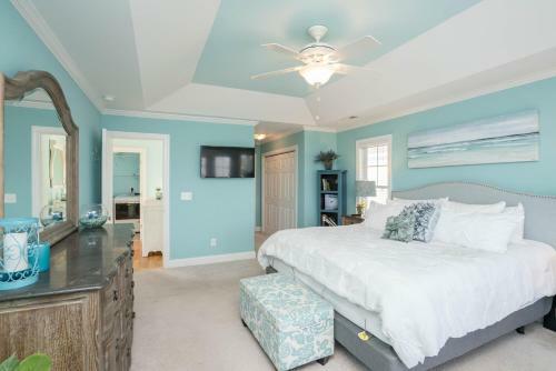 Oki's 4th Row Ocean View Home With Private Pool And Spa!