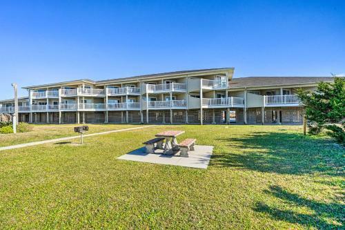 Apartamento Oak Island Beachfront Condo With Community Pool