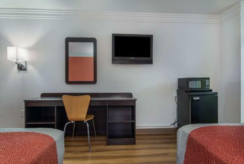 Motel 6 Marshall
