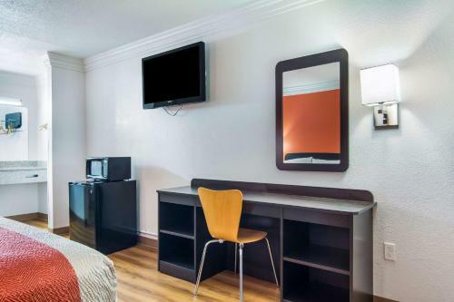 Motel 6 Marshall