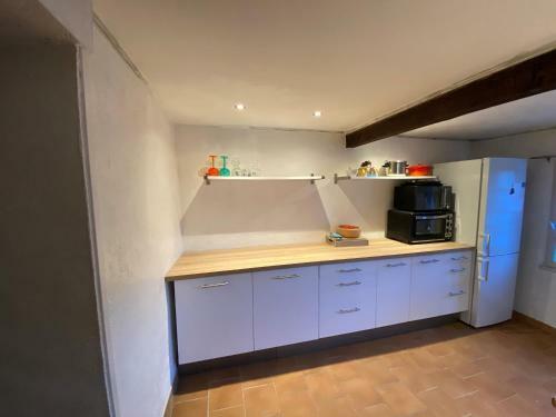 Maison Proven�ale Sur 800m� De Terrain Et Piscine