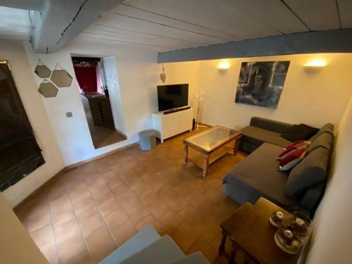 Maison Proven�ale Sur 800m� De Terrain Et Piscine