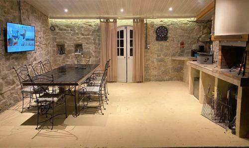 Maison Proven�ale Sur 800m� De Terrain Et Piscine