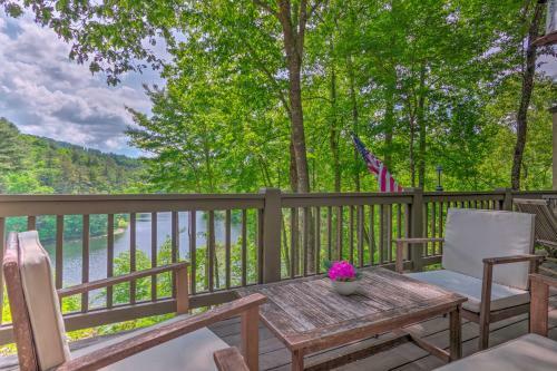 High-end Sapphire Retreat On Fairfield Lake!