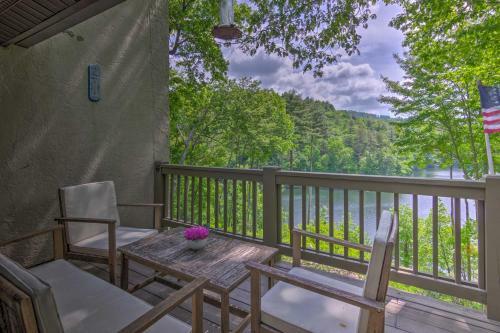 High-end Sapphire Retreat On Fairfield Lake!
