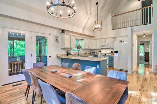 Hilltop Hideaway With Pool Table Near Hiking!
