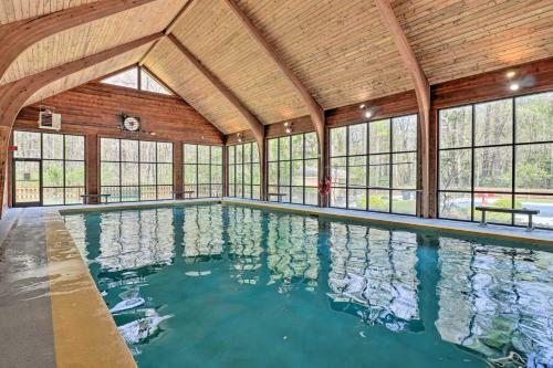 Make Your Mark Cozy Sapphire Cabin With Hot Tub!