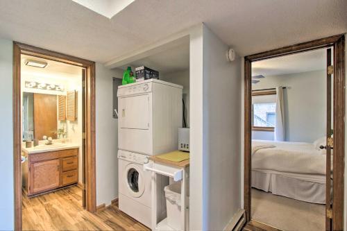 Apartamento Updated Mtn-view Condo Steps To Otter Falls!