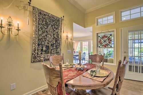 Cottage Garden Home With Screened Patio And Yard!
