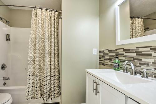 Bright, Updated Home About 1 Mi To Dtwn Raleigh!