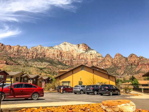 Hotel Bumbleberry Inn