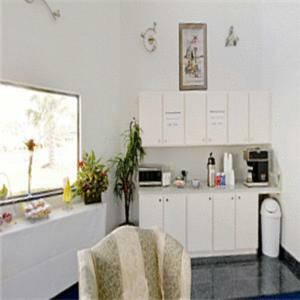 Hotel Americas Best Value Platinum Inn & Suites
