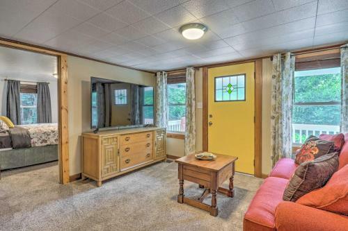 Idyllic Cottage In Dtwn Sylva Hike And Explore