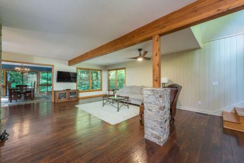 Waterfall Escape- Large Families & Guest House