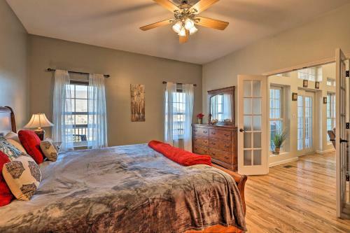 Classy Home With Hot Tub And Mt Jefferson Views!