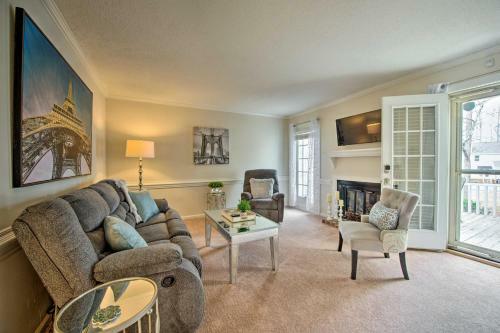 Cozytownhome With Deck Near Hospital!