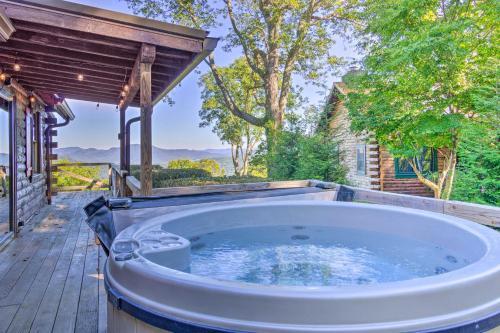 Waynesville Cabin With Hot Tub And Mountain Views