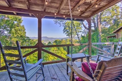 Waynesville Cabin With Hot Tub And Mountain Views
