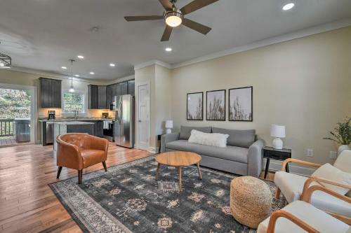 Walk To Downtown! Newly Built Home With Hot Tub