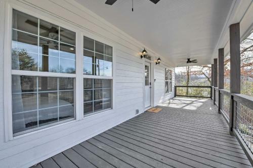 Walk To Downtown! Newly Built Home With Hot Tub