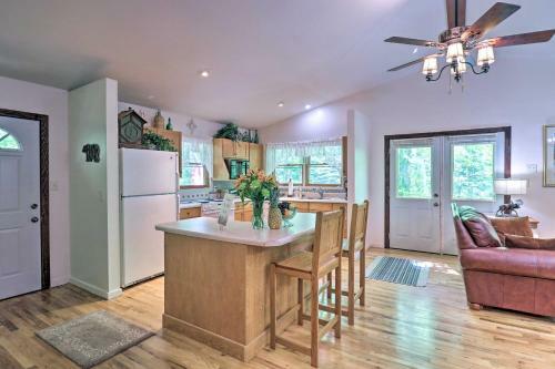 Creekside Home With Fire Pit, Less Than 15 Mi To Hiking
