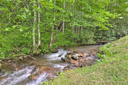 Creekside Home With Fire Pit, Less Than 15 Mi To Hiking