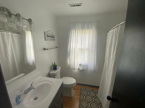 Cozy 5br Direct Lake Access Minutes From The Strip
