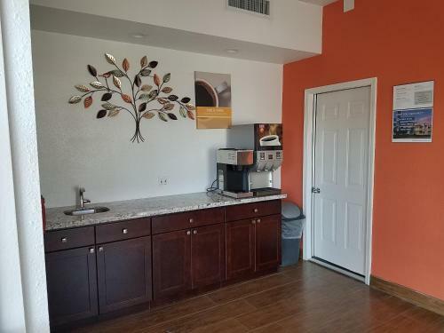 Motel New Six Inn And Suites