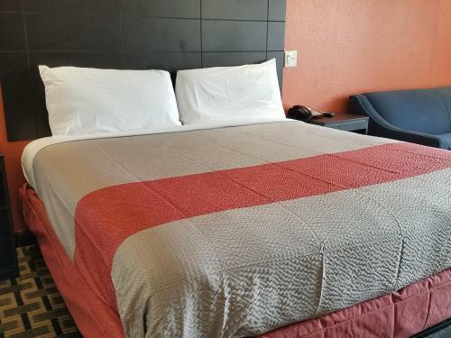Motel New Six Inn And Suites
