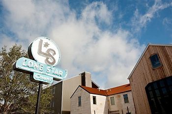 Hotel Lone Star Court