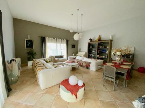 Groomi La Fabuleuse-villa Avec Piscine, Jacuzzi Et Sauna!