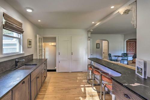 Modern Milan House With Furnished Breezeway!