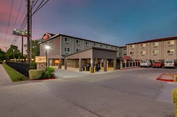 Hotel Orangewood Inn And Suites