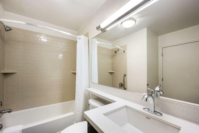 Hotel Candlewood Suites City Centre I-10