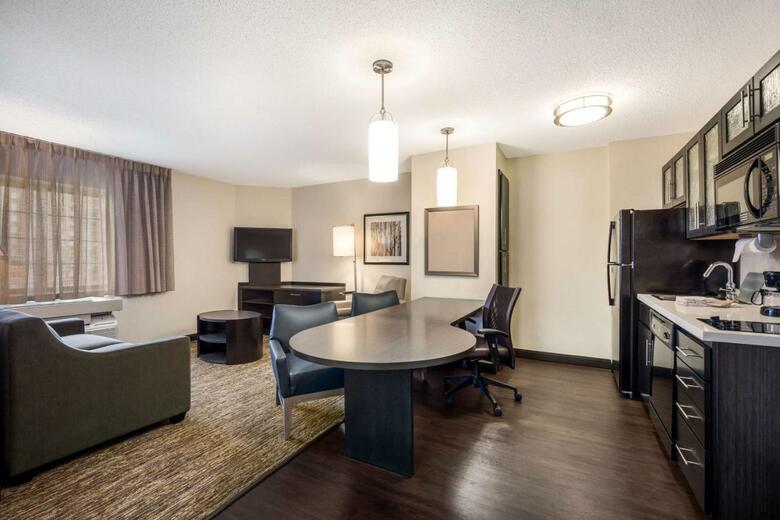 Hotel Candlewood Suites City Centre I-10