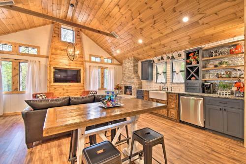Modern Cabin With Spacious Deck, Bbq, And Pergola!