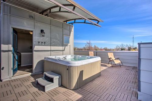 Edmond Oasis With Rooftop Lounge Walk To Dtwn!