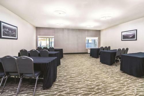 Hotel Country Inn & Suites Loudon