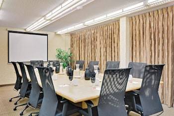 Hotel Ramada Inn And Suites Conference Center - Mitchell