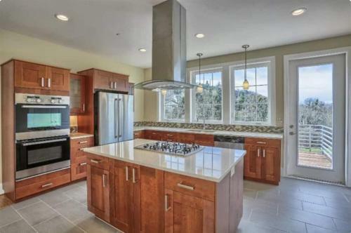 Newer Modern Contemporary On 1/2 Acre - Nice