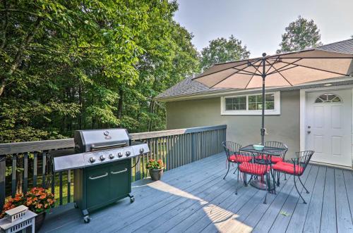 Updated Family Home With Community Pools And Deck