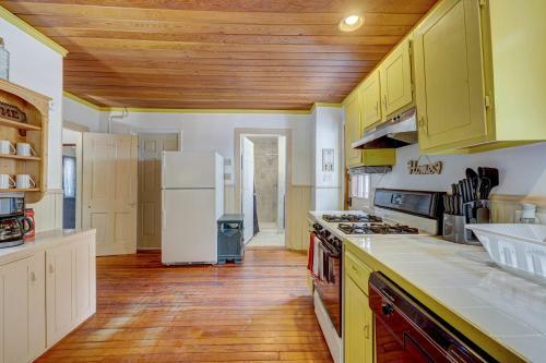 The Cresco Farmhouse-