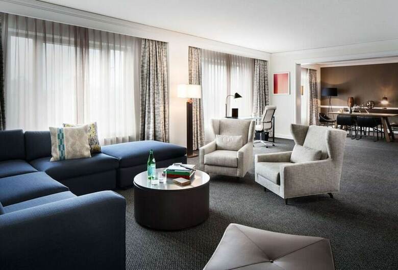 Hotel The Logan