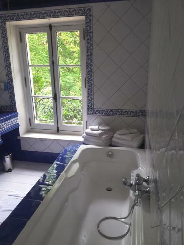 Hostal Ch�teau De R�