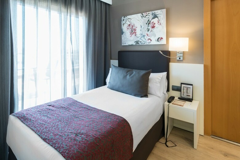 Hotel Catalonia Castellnou