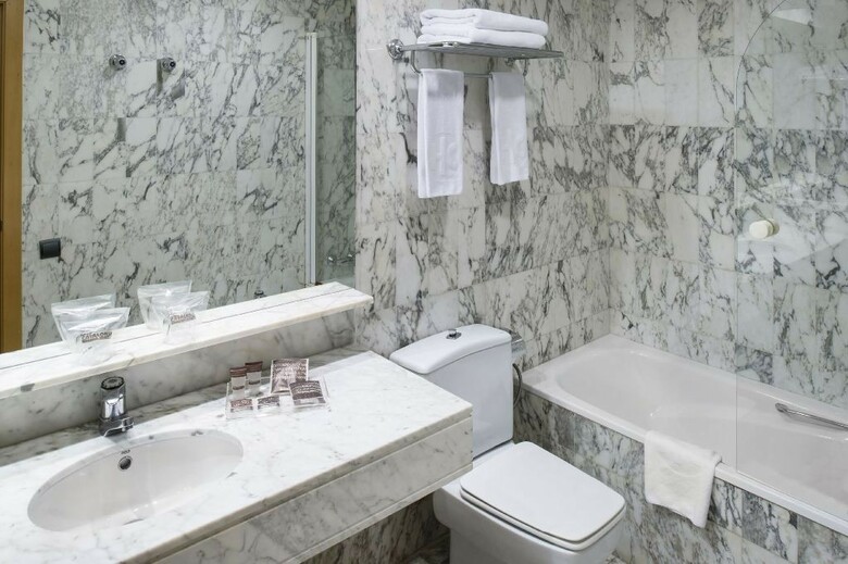 Hotel Catalonia Castellnou