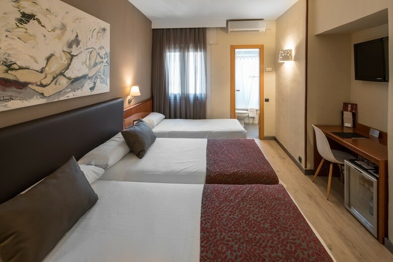 Hotel Catalonia Castellnou