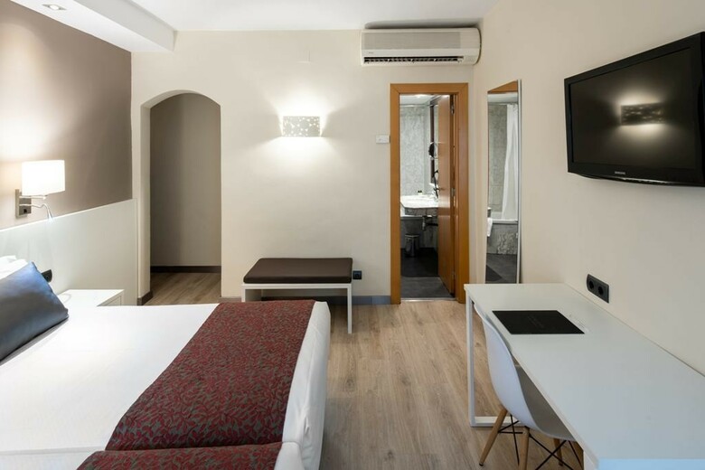 Hotel Catalonia Castellnou