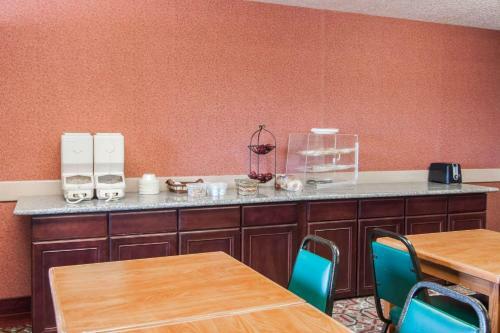 Hotel Rodeway Inn And Suites Sublimity