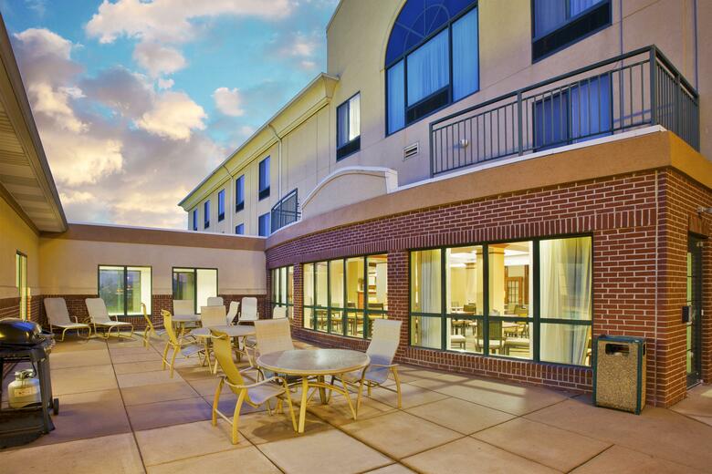 Holiday Inn Express Hotel & Suites Bryan-montpelier